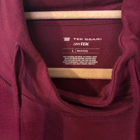 Tek Gear Women's Maroon Long Tunic/Sweatshirt Lightweight L Like New - Picture 2 of 3